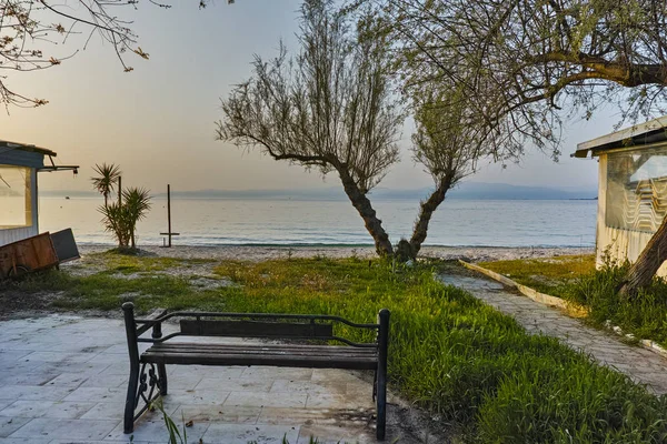 Tramonto sulla spiaggia della città di Taso, Macedonia orientale e Tracia — Foto Stock