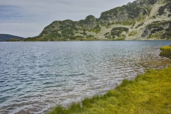 Şaşırtıcı görünümü temiz suların Popovo göl, Pirin Dağı — Stok fotoğraf