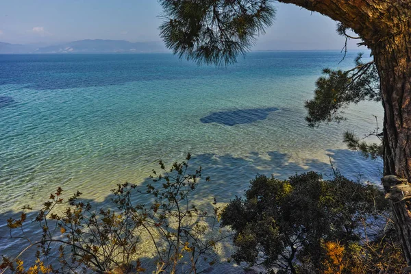 Spiaggia con acque blu nell'isola di Taso, Macedonia orientale e Tracia — Foto Stock