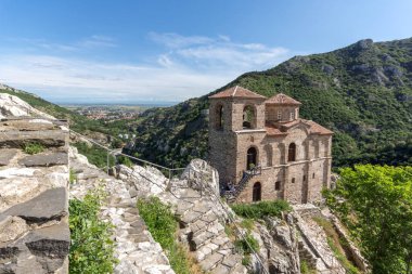 Tanrı kutsal annesi Ali'nın kale ve Rodopların Kilisesi Panoraması dağ, Asenovgrad, Plovdiv bölge