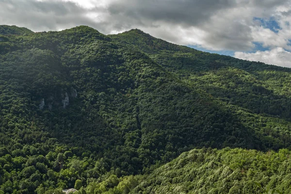 Paesaggio incredibile alla montagna Rodopi dalla Fortezza di Asen, regione di Plovdiv — Foto Stock