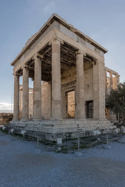 Ancient Greek temple The Erechtheion on the north side of the Acropolis of Athens — Stock Photo, Image