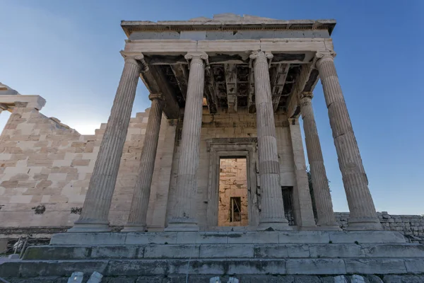 Ancient Greek temple The Erechtheion on the north side of the Acropolis of Athens — Stock Photo, Image