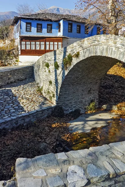 Stone bridge-kis folyón, a Moushteni közelében Kavala, Kelet-Makedónia és Thrákia — Stock Fotó