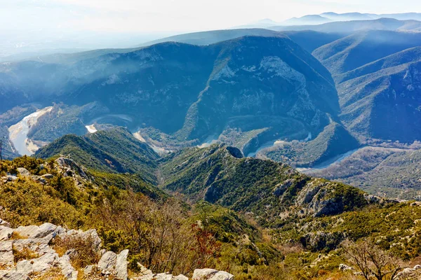 Increíble Panorama de la garganta de Nestos cerca de la ciudad de Xanthi, Macedonia Oriental y Tracia — Foto de Stock
