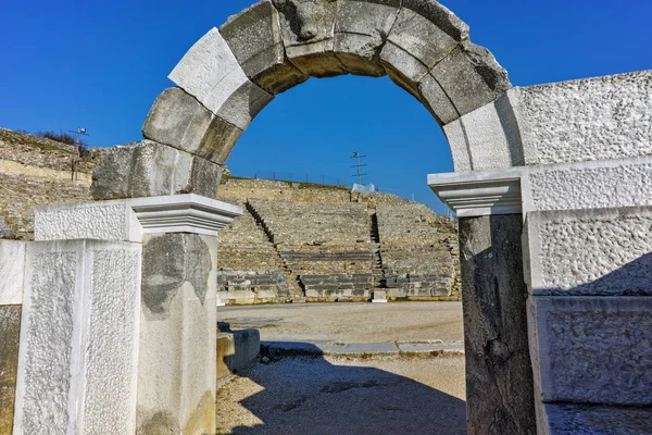 在考古领域的腓立比、 东马其顿和色雷斯古剧场的废墟 — 图库照片