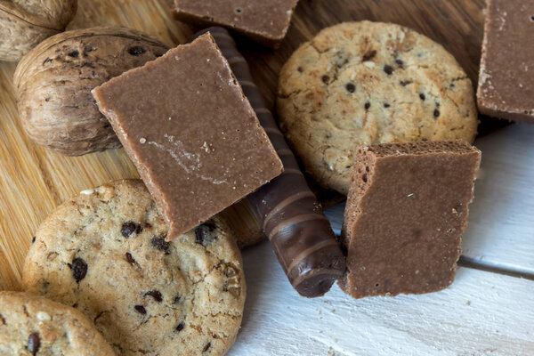 Cookies, walnut and chocolate