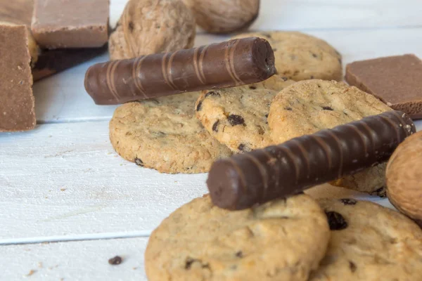 Kekse, Walnüsse und Schokolade — Stockfoto