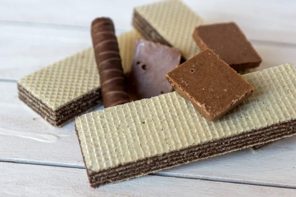 Vida ainda de Wafers com doces de chocolate — Fotografia de Stock