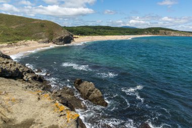 Sinemorets Köyü, Burgaz bölge Veleka Nehri'nin ağzında plajı ile deniz manzarası