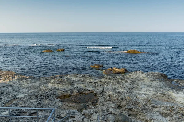 Rochas na costa da cidade de Tsarevo, região de Burgas — Fotografia de Stock