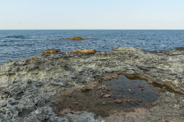 Rocas en la costa de la ciudad de Tsarevo, Región de Burgas —  Fotos de Stock
