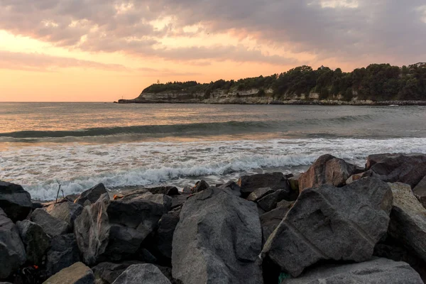 Amazing Sunrise Panorama dari Pantai kota Tsarevo, Burgas Region — Stok Foto