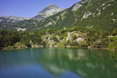 Göz göl ve Muratov tepe, Pirin Dağı ile muhteşem manzara