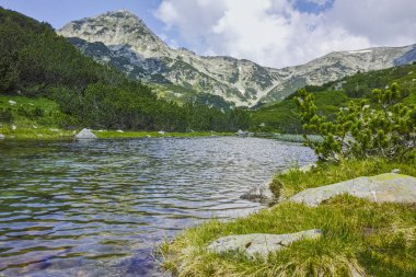 Yansıma Muratov tepe nehir, Pirin Dağı ile manzara