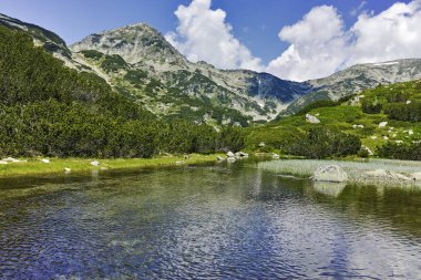 Yansıma Muratov tepe nehir, Pirin Dağı ile manzara
