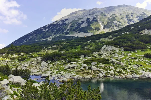 Landscape with Fish Banderitsa lake and Todorka peak,  Pirin Mountain — Stock Photo, Image
