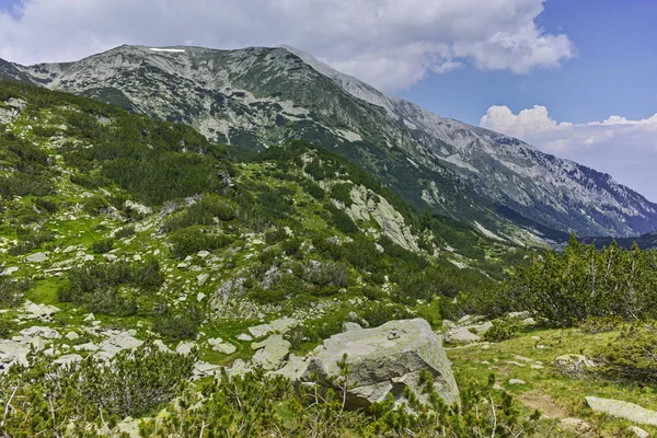 Landscape with Vhren and Hvoynaty peaks,  Pirin Mountain — Stock Photo, Image
