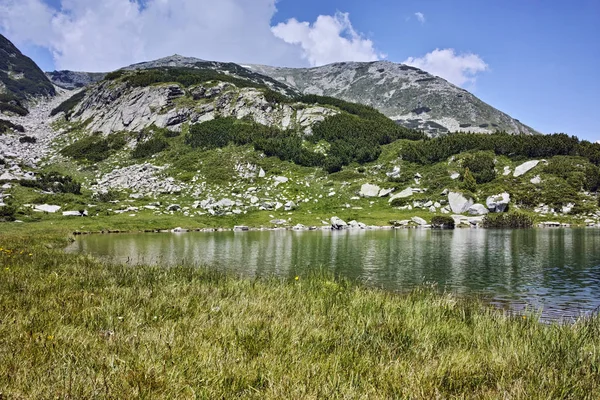 Amazing Landscape of Muratovo lake,  Pirin Mountain — Stok Foto