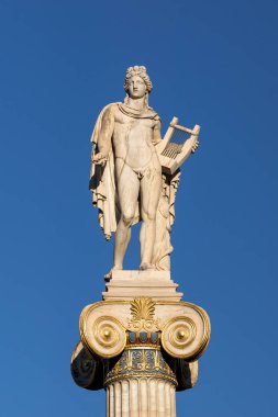 Apollo heykeli önünde Academy of Athens, Attika