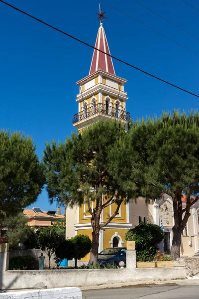 Torre de sino da Igreja na aldeia de Argassi, Zakynthos — Fotografia de Stock