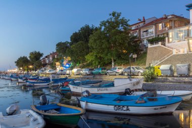 Sozopol, Bulgaristan - 11 Temmuz 2016: Sozopol, Bulgaristan limanında şaşırtıcı günbatımı