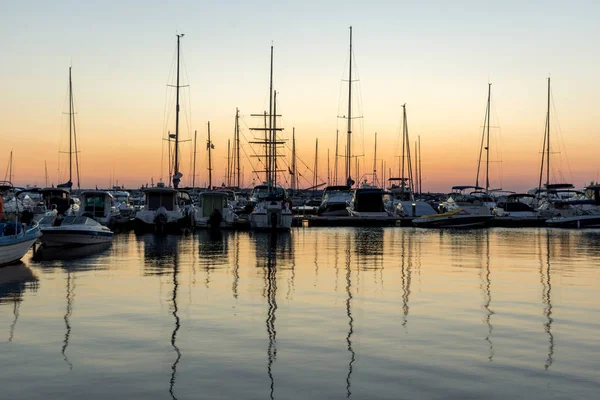 SOZOPOL, BULGÁRIA - 11 de julho de 2016: Amazing Sunset no porto de Sozopol, Bulgária — Fotografia de Stock