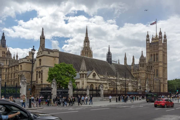 London, Anglia - június 15 2016: Házak, a Parlament, a Westminster palota — Stock Fotó