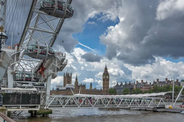 LONDON, ENGLAND - JUNE 15 2016:  The Eye, Westminster Bridge and Big Ben, London — Stock Photo, Image