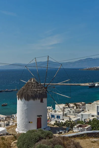 Fantastisk utsikt över vita väderkvarnar på ön Mykonos, Cykladerna — Stockfoto