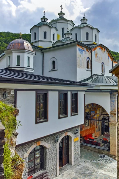 Середньовічна будівля в монастир Святого Йоахім Osogovo, Республіка Македонія — стокове фото