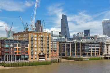 Londra, İngiltere - 15 Haziran 2016: Panoramik Londra, İngiltere'deki Thames Nehri'nin