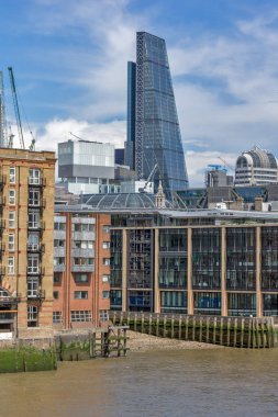 Londra, İngiltere - 15 Haziran 2016: Panoramik Londra, İngiltere'deki Thames Nehri'nin