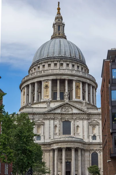 LONDRES, ENGLÂNDIA - JUNHO 15 2016: Vista incrível da Catedral de São Paulo em Londres, Inglaterra — Fotografia de Stock