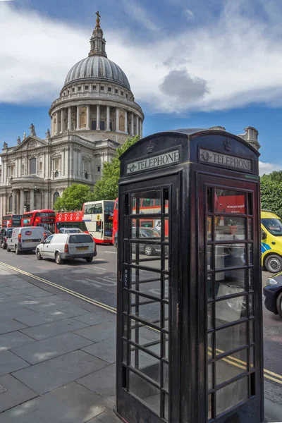 LONDRES, ENGLÂNDIA - JUNHO 15 2016: Vista incrível da Catedral de São Paulo em Londres, Inglaterra — Fotografia de Stock