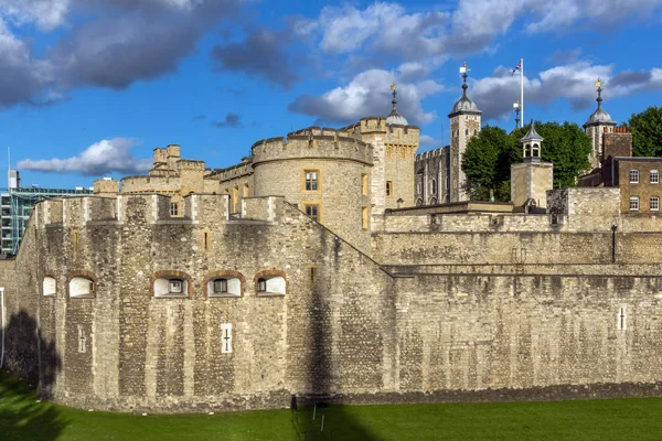 LONDRES, ANGLETERRE - 15 JUIN 2016 : Tour historique de Londres, Angleterre — Photo