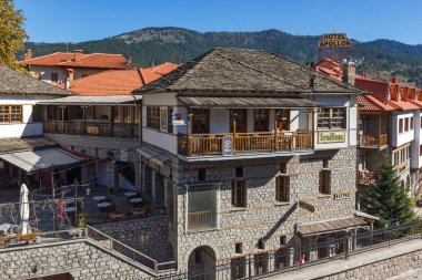 Metsovo, Epirus, Yunanistan - 19 Ekim 2013: Panoramik manzaralı köy Metsovo, Yunanistan