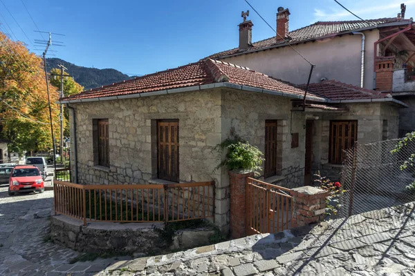 METSOVO, EPIRUS, GRECIA - 19 DE OCTUBRE DE 2013: Vista panorámica del pueblo de Metsovo, Grecia —  Fotos de Stock