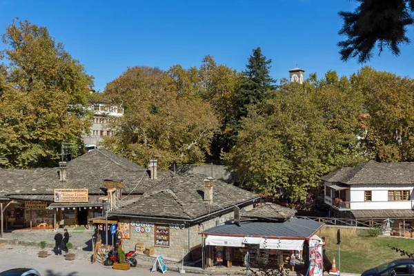 METSOVO, EPIRUS, GRECIA - 19 DE OCTUBRE DE 2013: Vista panorámica del pueblo de Metsovo, Grecia —  Fotos de Stock