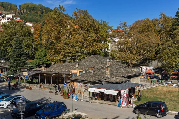 METSOVO, EPIRO, GRECIA - 19 OTTOBRE 2013: Veduta panoramica del villaggio di Metsovo, Grecia — Foto Stock