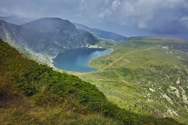 Asombroso paisaje del lago del riñón, los siete lagos de Rila —  Fotos de Stock