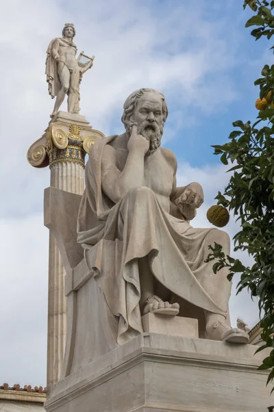 Sokrates und Apollostatuen vor der Akademie von Athen, Attika, — Stockfoto