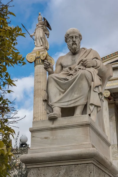 Platon- und Athena-Statuen vor der Athener Akademie, Attika — Stockfoto