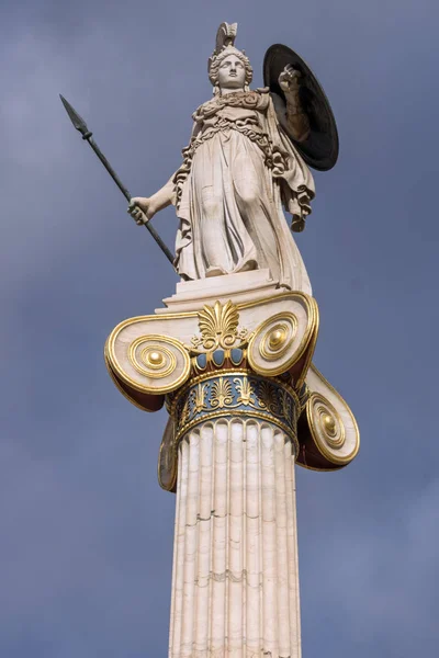 Athena Göttin Statue vor der Akademie von Athen, Attika — Stockfoto