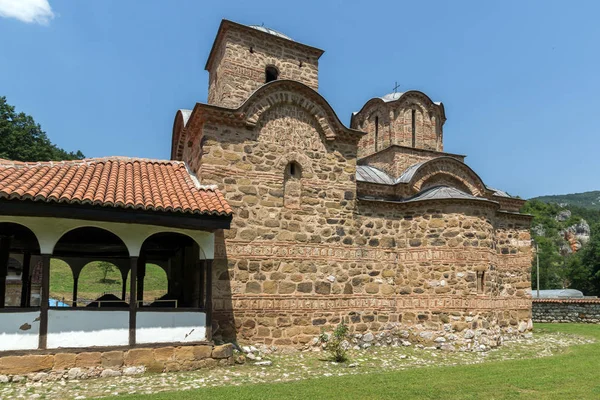 Increíble vista del monasterio medieval de Poganovo de San Juan el Teólogo —  Fotos de Stock