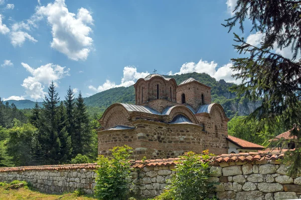 Úžasný pohled středověkého Poganovo kláštera svatého Jana teolog — Stock fotografie