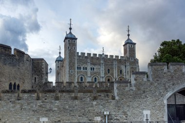 Londra - 15 Haziran 2016: Tarihi Tower of London gün batımı görünümü