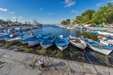 Sozopol, Bulgaristan - 12 Temmuz 2016: Süzebolu şehir, Burgaz bölge bağlantı noktasının şaşırtıcı Panorama