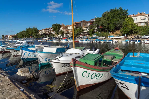 SOZOPOL, BULGARIE - 12 JUILLET 2016 : Incroyable panorama du port de Sozopol, région de Burgas — Photo