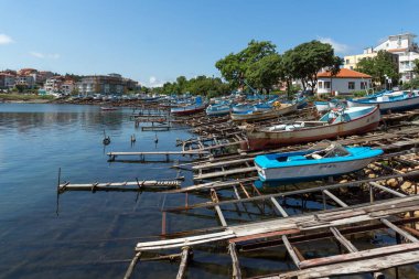 Ahtopol, Bulgaristan - 30 Haziran 2013: Şehir Ahtopol Liman Panoraması